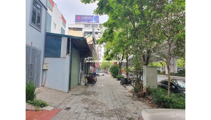 Đất Mặt phố Phạm Văn Đồng, 190m2, MT4,5m, 305 triệu/m2, vỉa hè, 0962996331